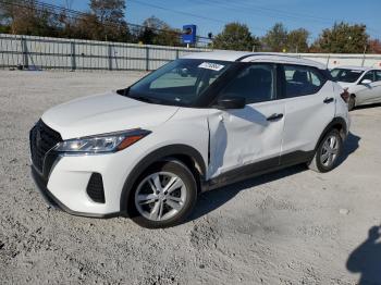  Salvage Nissan Kicks