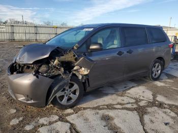  Salvage Toyota Sienna