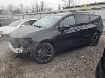  Salvage Chrysler Pacifica