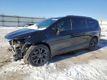  Salvage Chrysler Pacifica