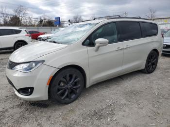  Salvage Chrysler Pacifica