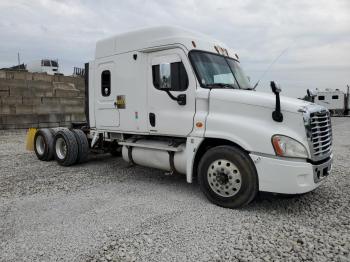  Salvage Freightliner Cascadia 1