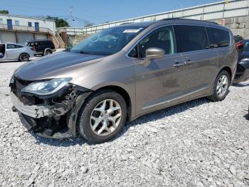  Salvage Chrysler Pacifica