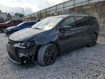 Salvage Chrysler Pacifica