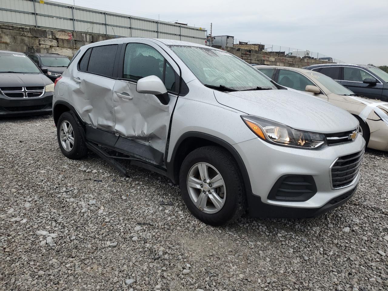 Chevrolet Trax Ls Image 4