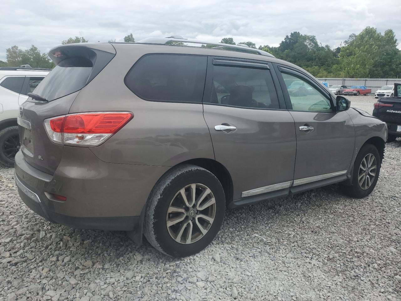Nissan Pathfinder S Image 2