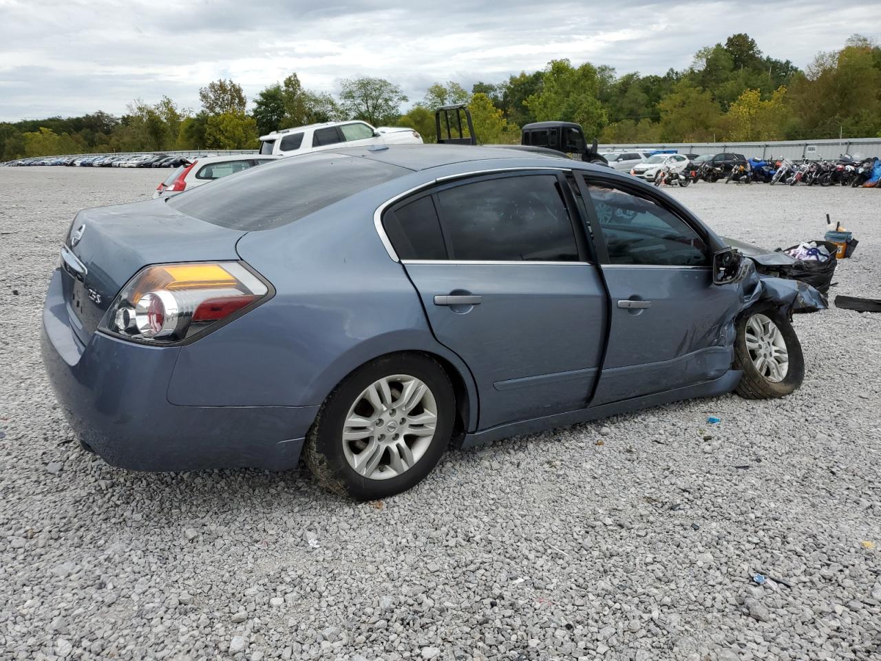 Nissan Altima Base Image 10