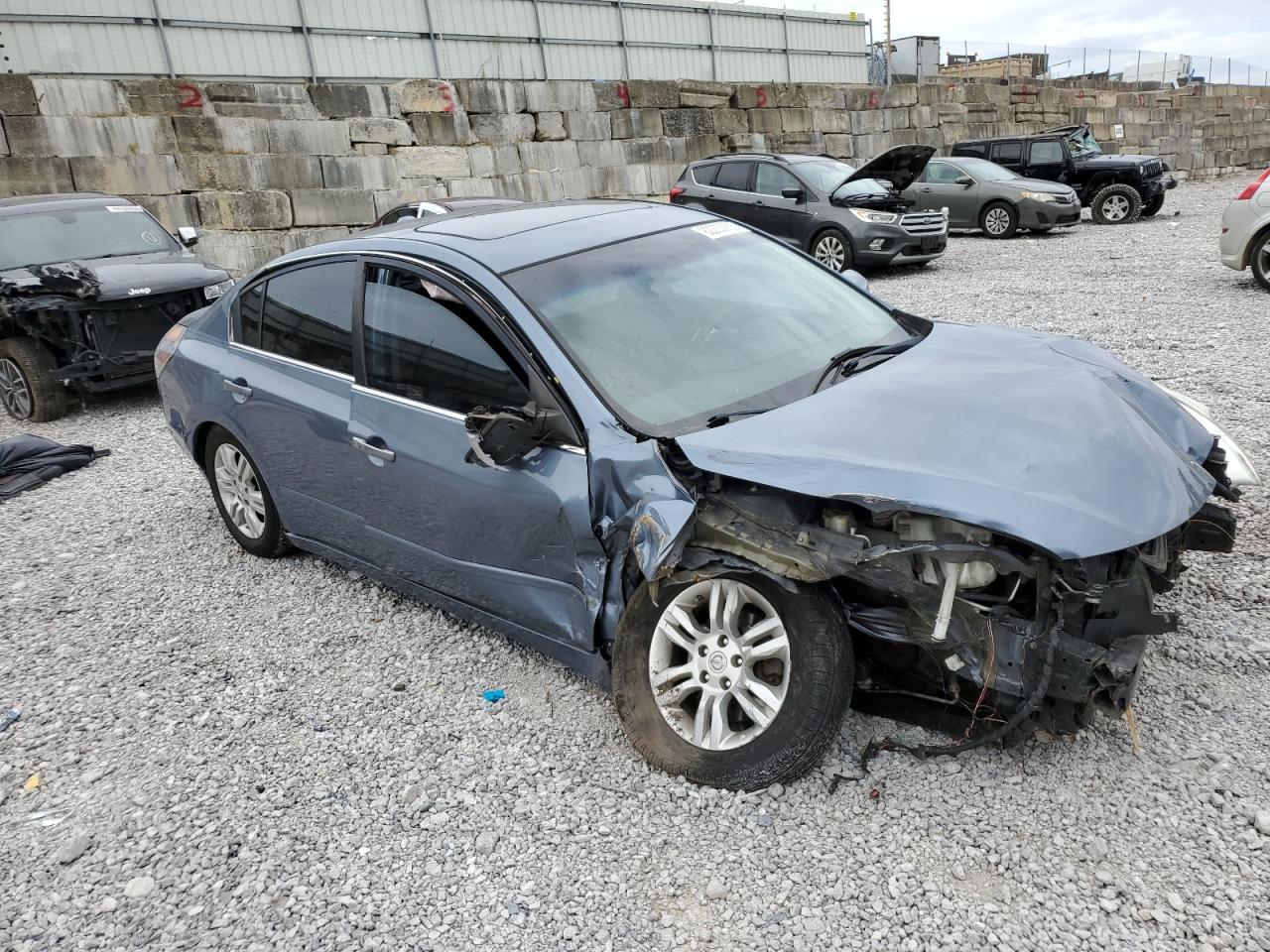 Nissan Altima Base Image 11