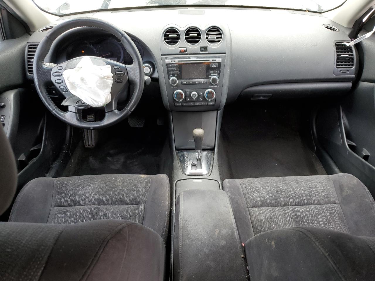 Nissan Altima Base Image 9