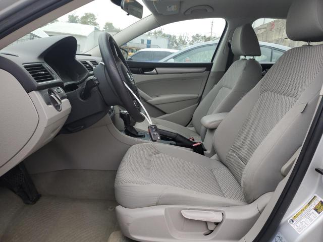 Volkswagen Passat S Image 6