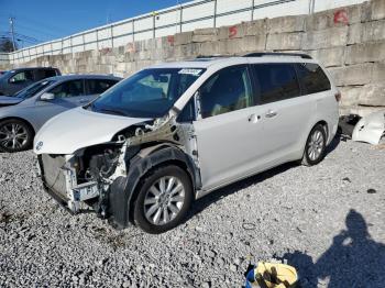  Salvage Toyota Sienna