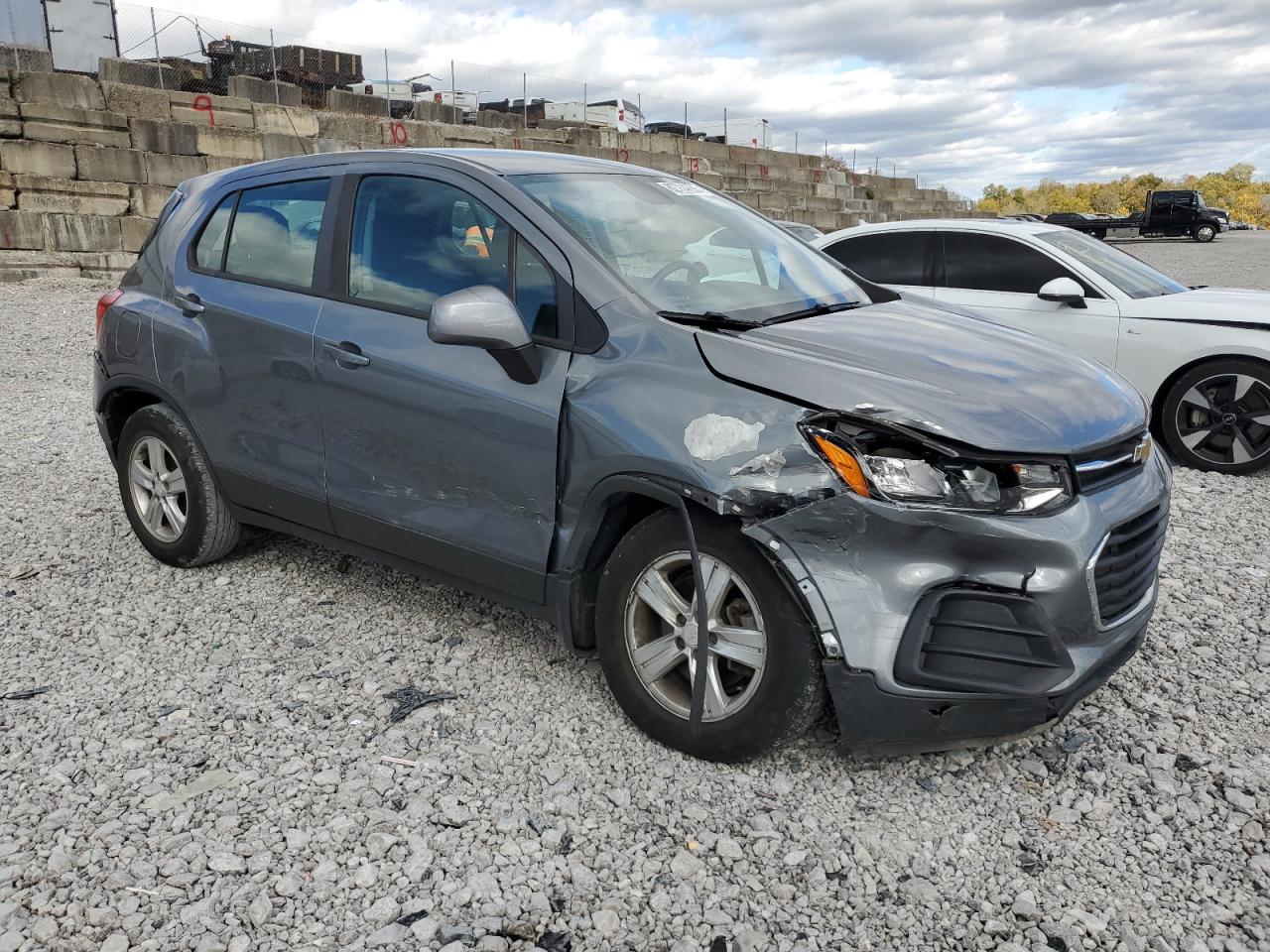 Chevrolet Trax Ls Image 3