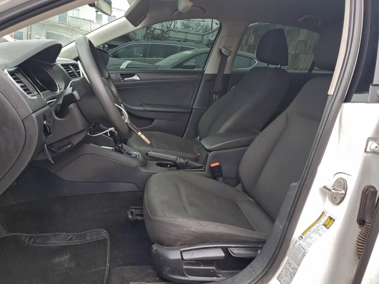 Volkswagen Jetta Base Image 10