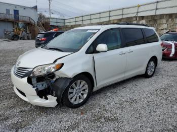  Salvage Toyota Sienna