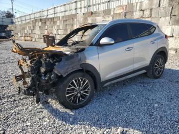  Salvage Hyundai TUCSON