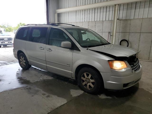 Chrysler Minivan Touring Image 7