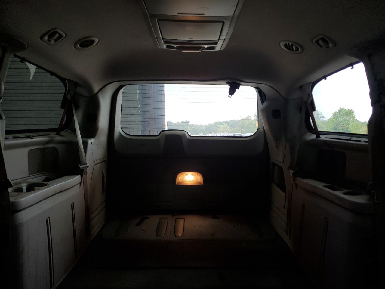 Chrysler Minivan Touring Image 2