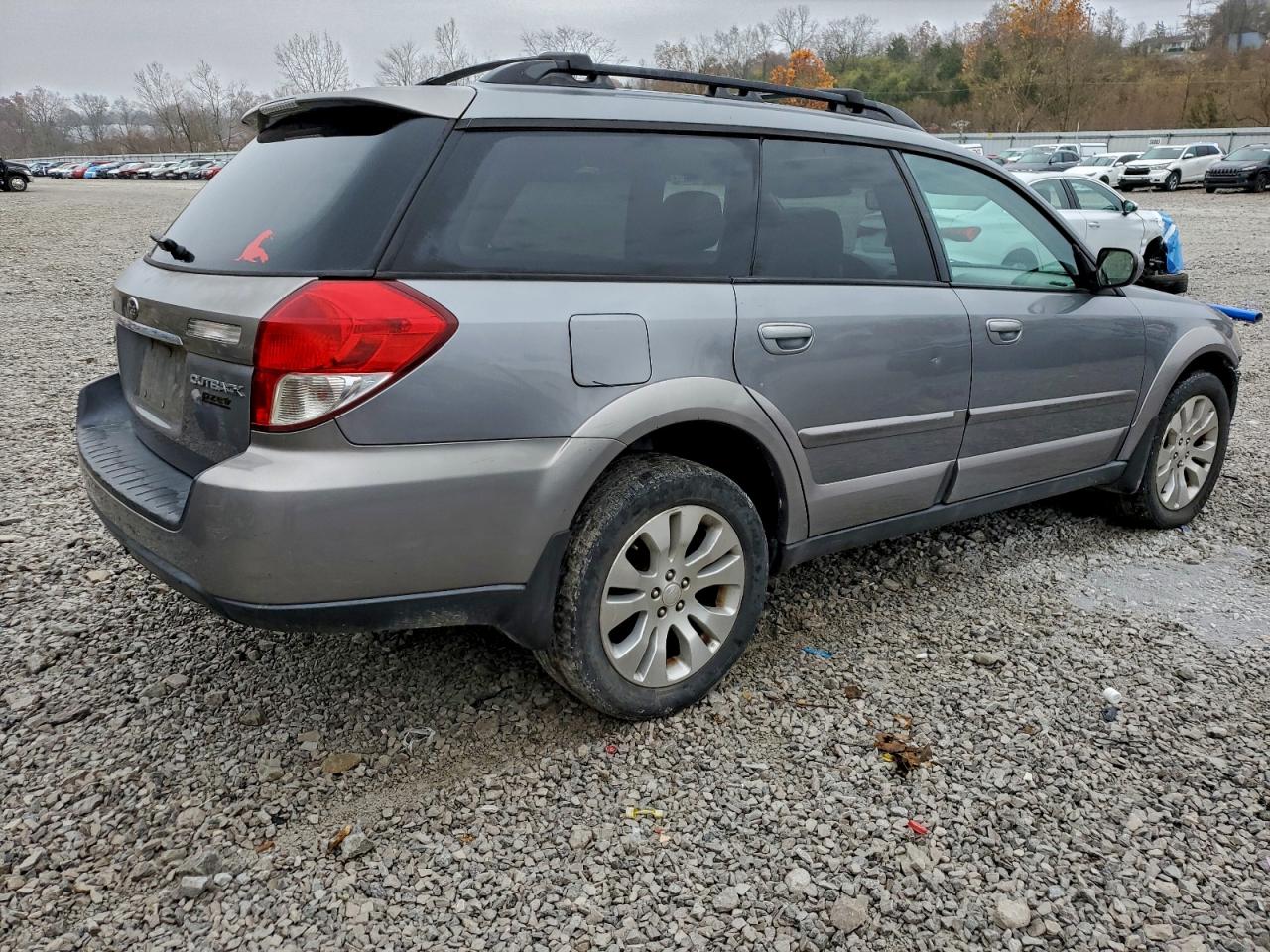 Subaru Outback 2.5i Limited Image 2