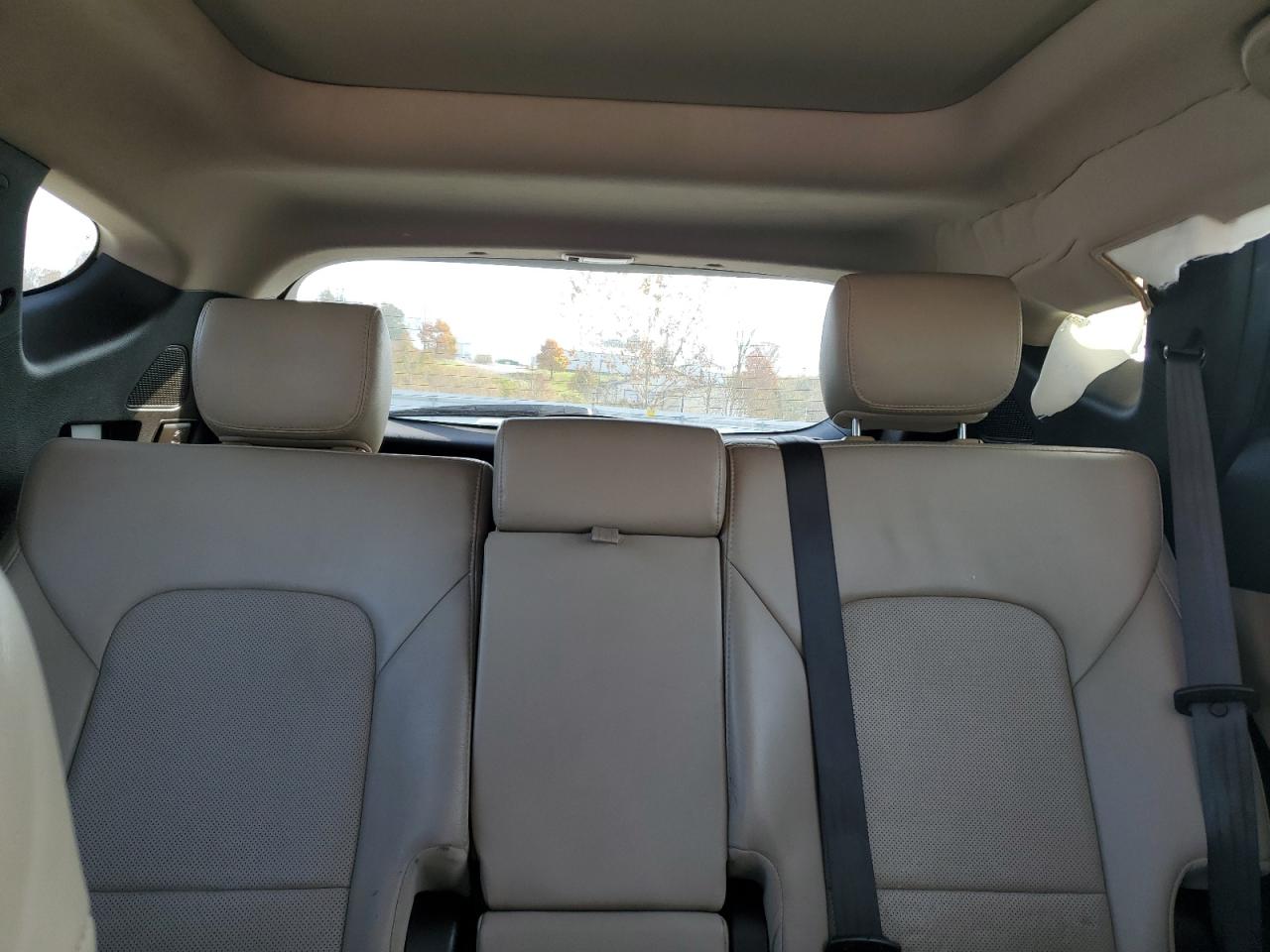 Hyundai SANTA FE Image 3