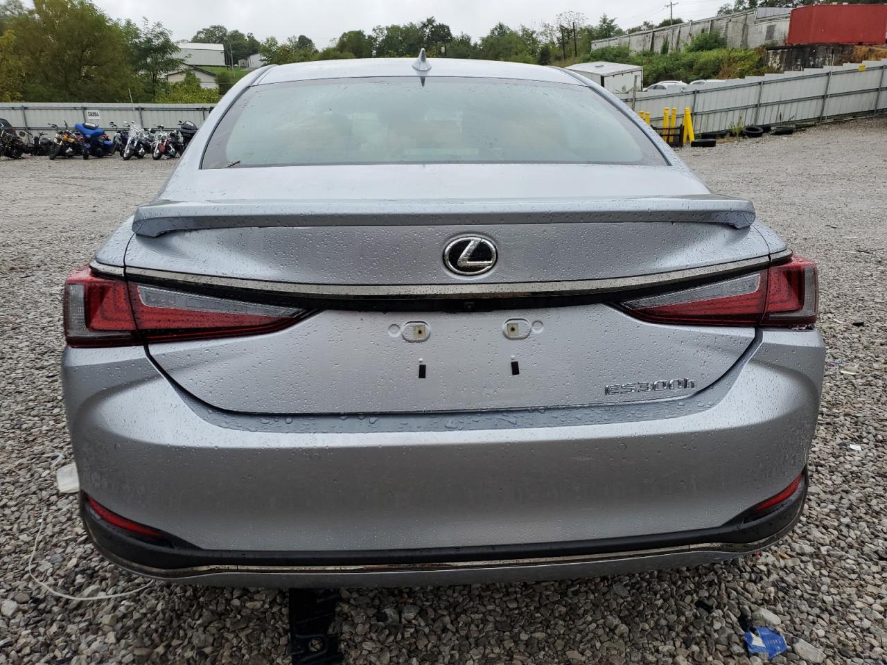 Lexus Es 300h Base Image 4