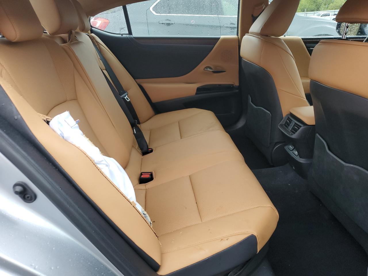 Lexus Es 300h Base Image 12