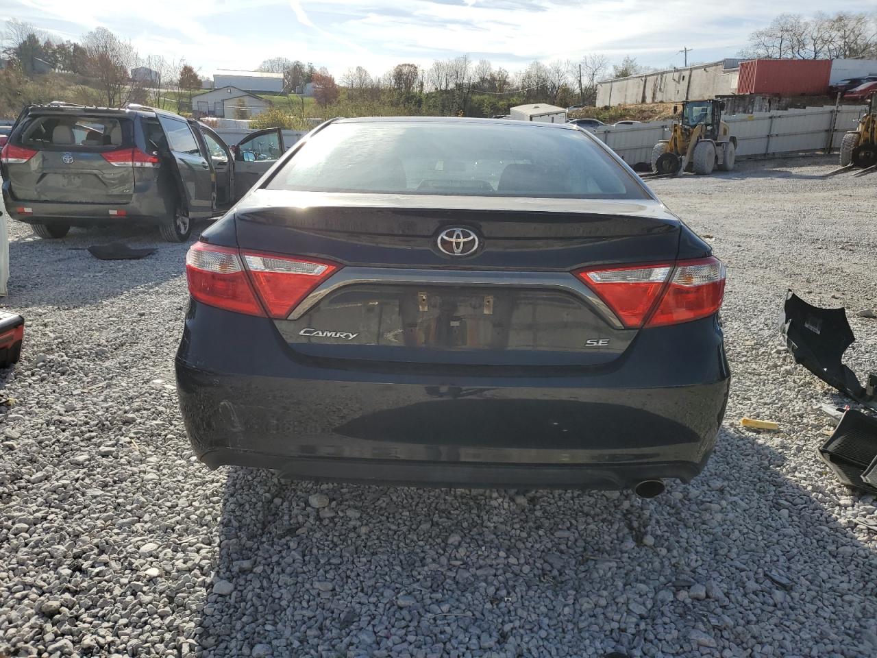 Toyota Camry Le Image 8
