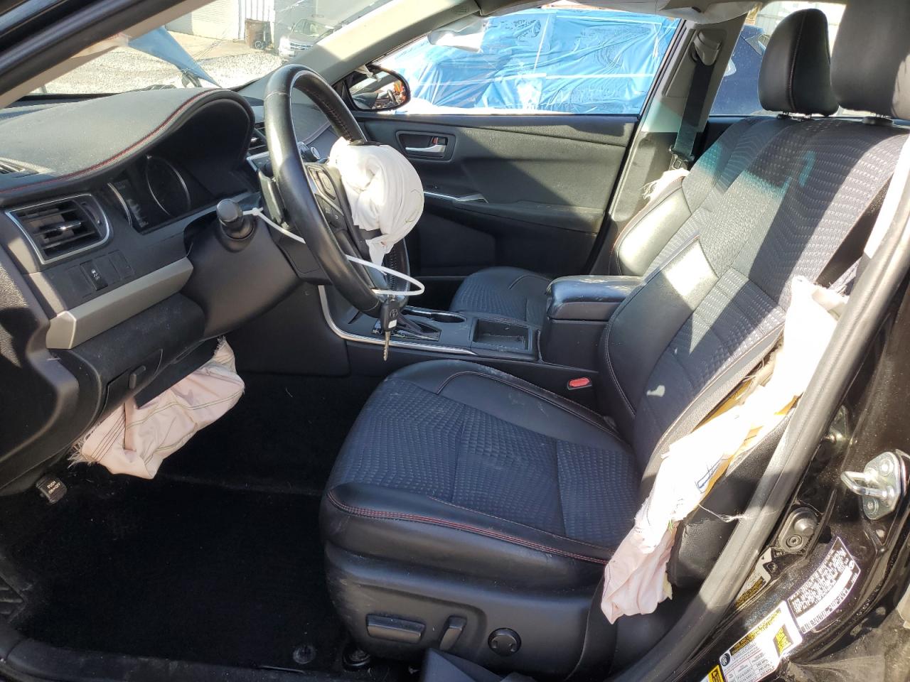 Toyota Camry Le Image 10