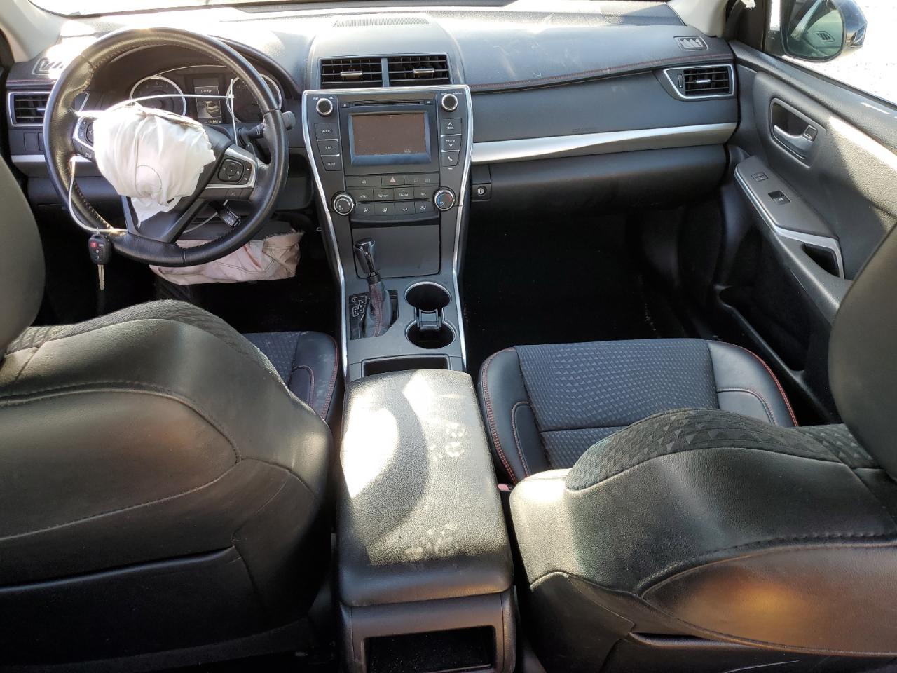 Toyota Camry Le Image 3