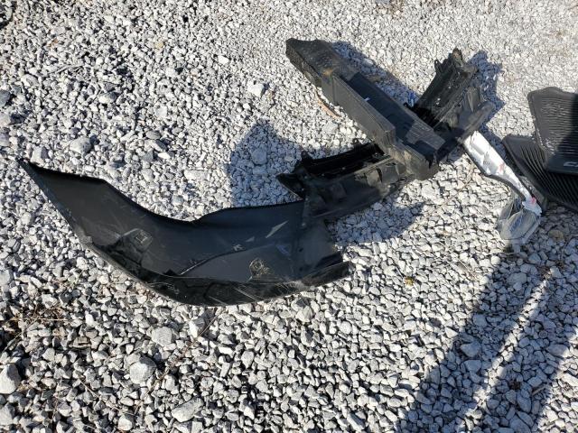 Toyota Camry Le Image 9