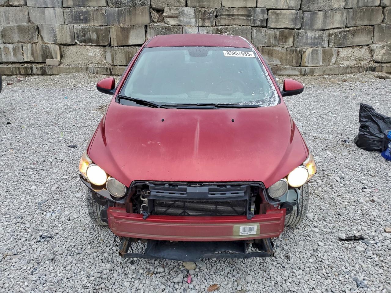 Chevrolet Sonic Lt Image 2