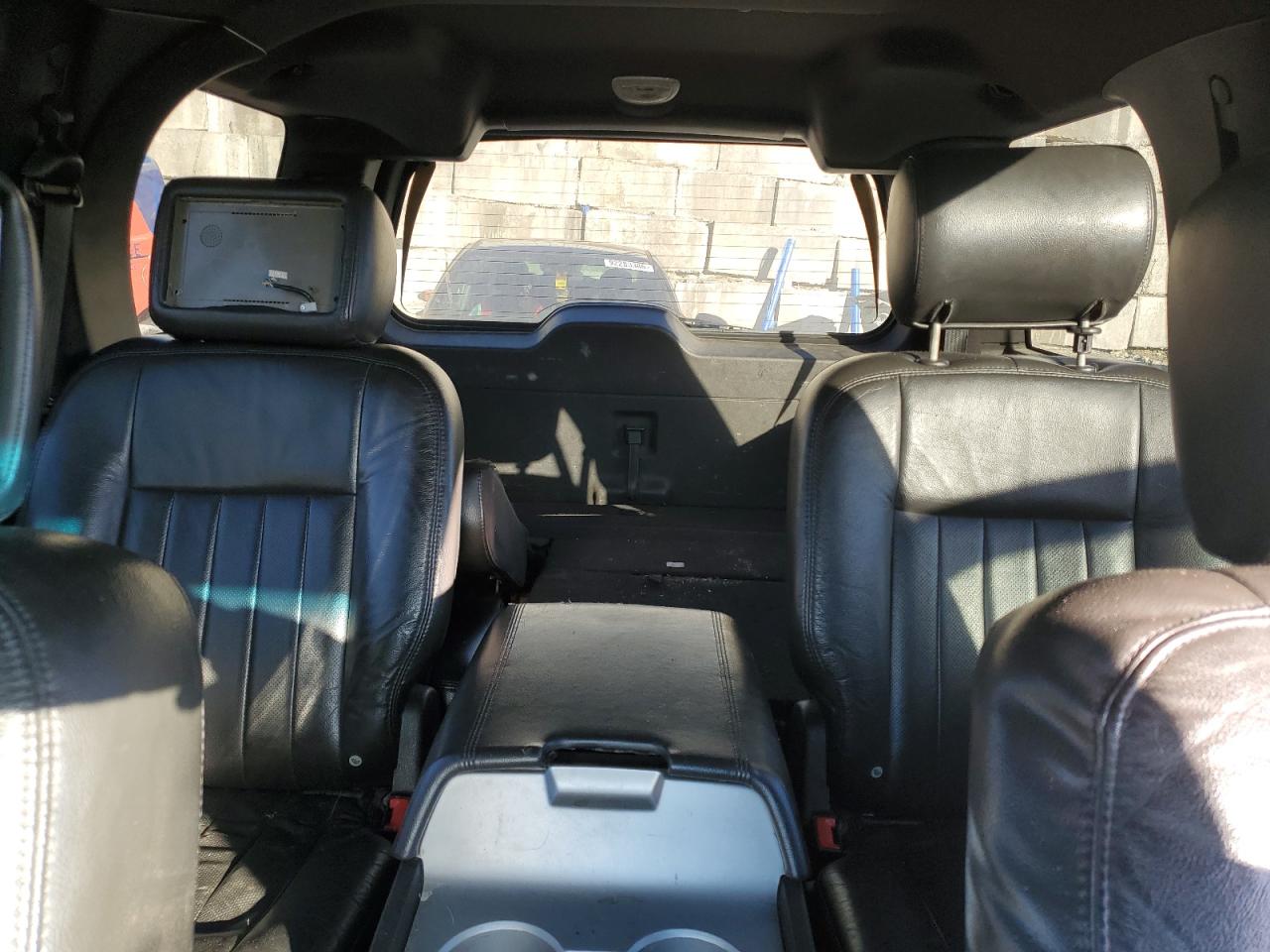 Lincoln Navigator Image 8