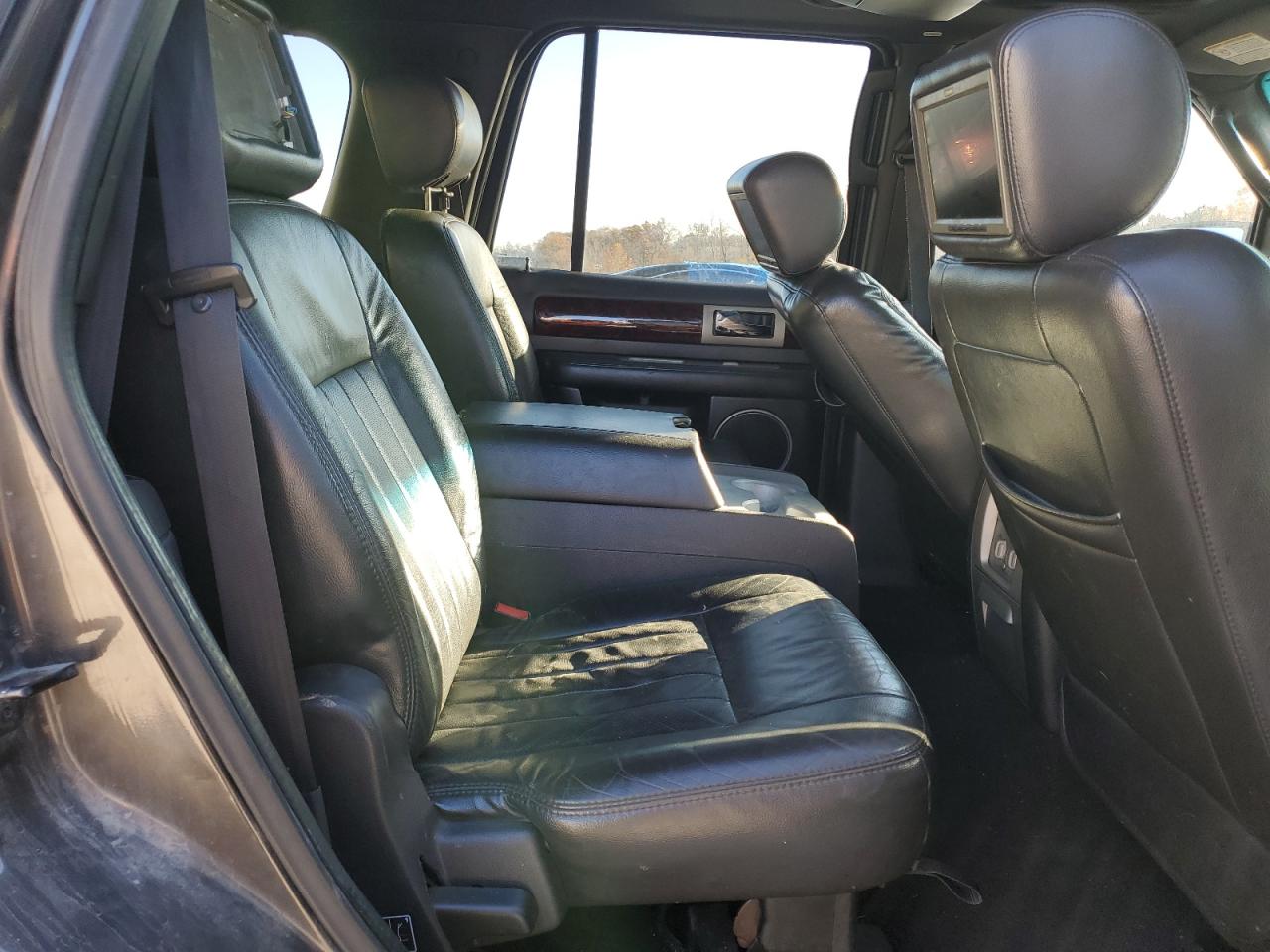 Lincoln Navigator Image 11