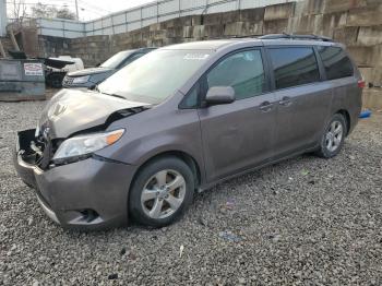  Salvage Toyota Sienna