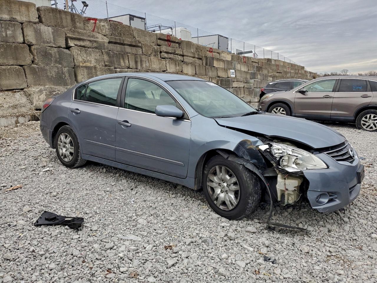 Nissan Altima Base Image 6