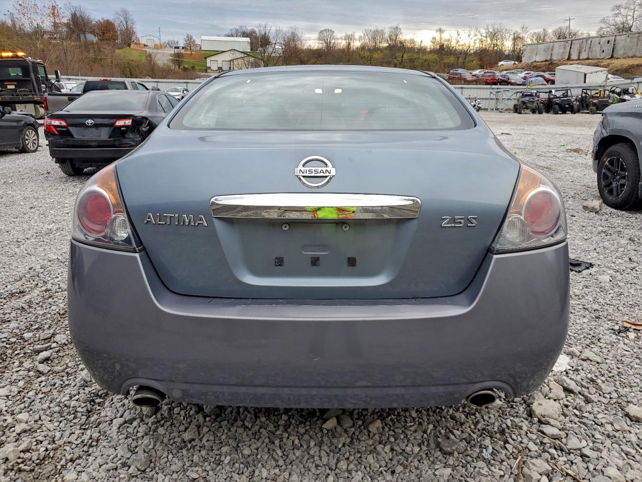 Nissan Altima Base Image 5