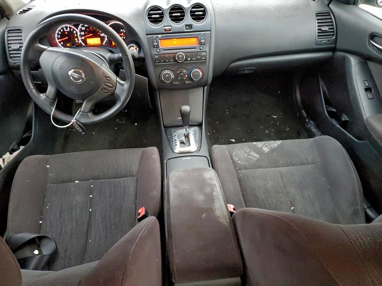 Nissan Altima Base Image 9