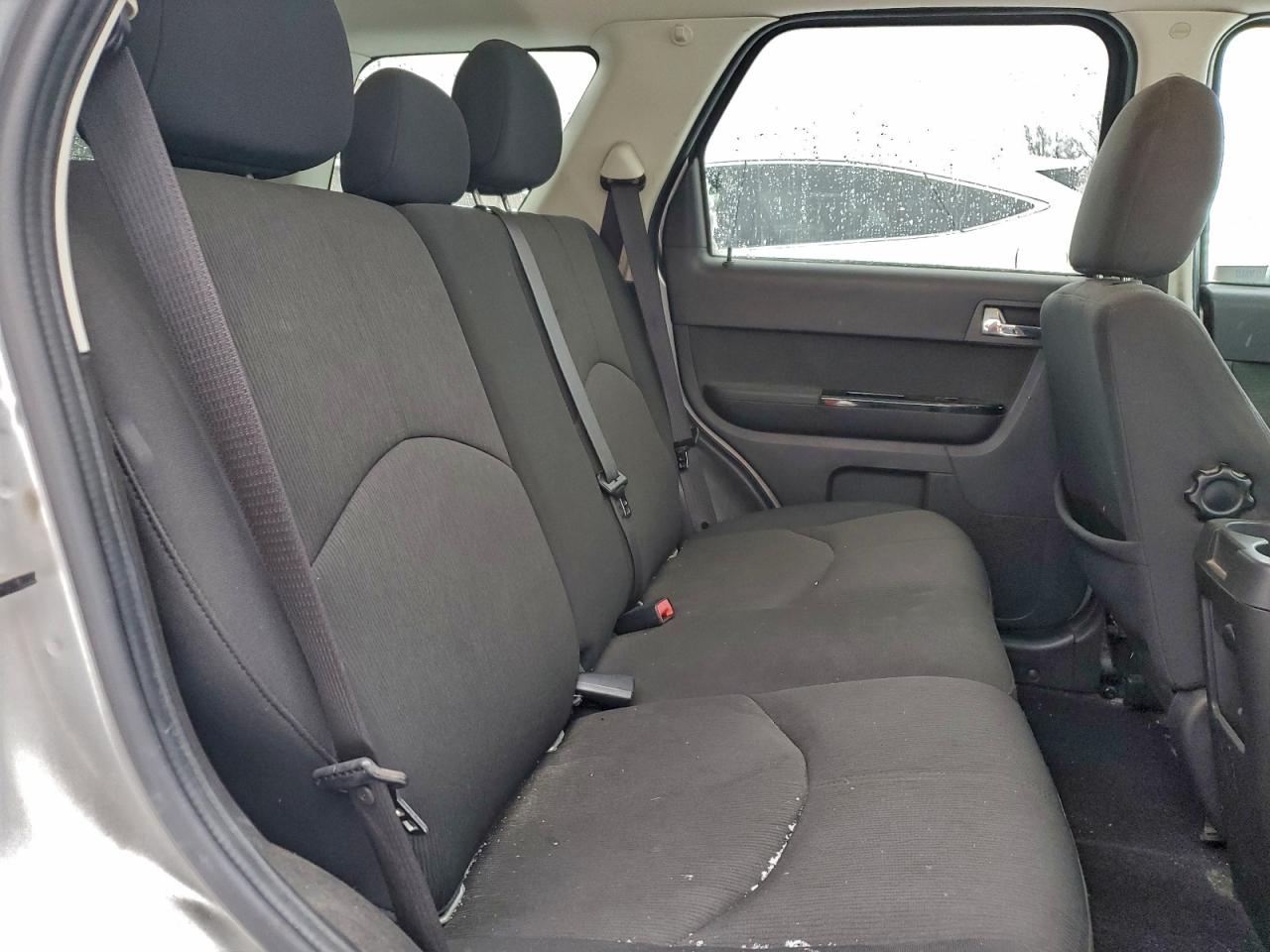 Mazda Tribute I Image 9