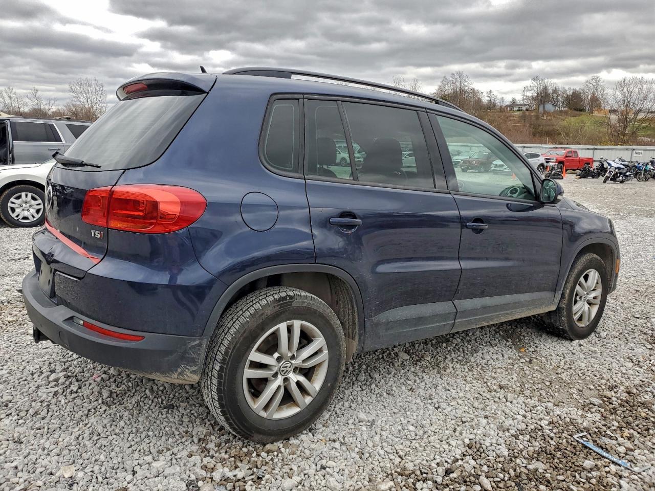 Volkswagen Tiguan S Image 5