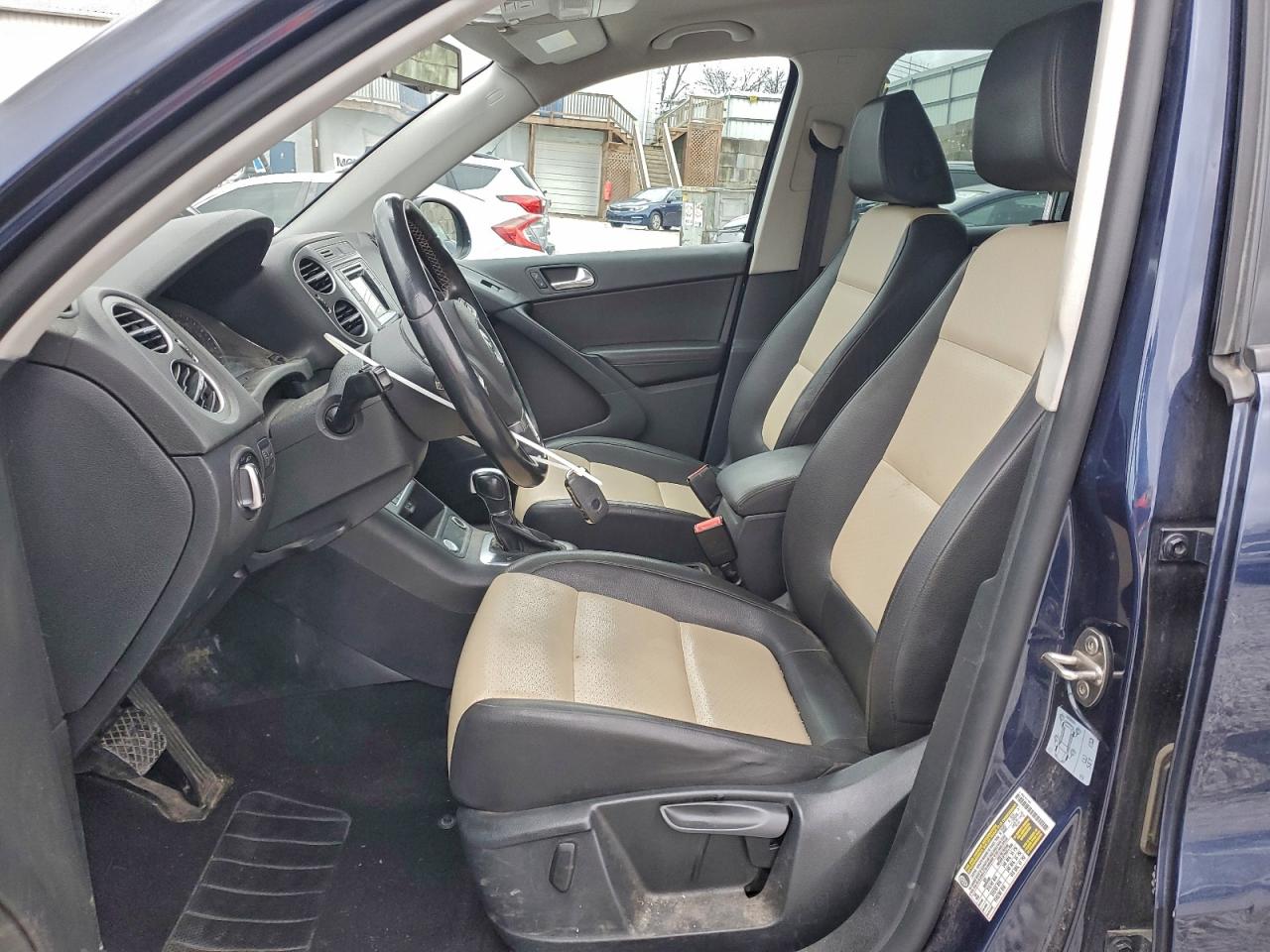 Volkswagen Tiguan S Image 2