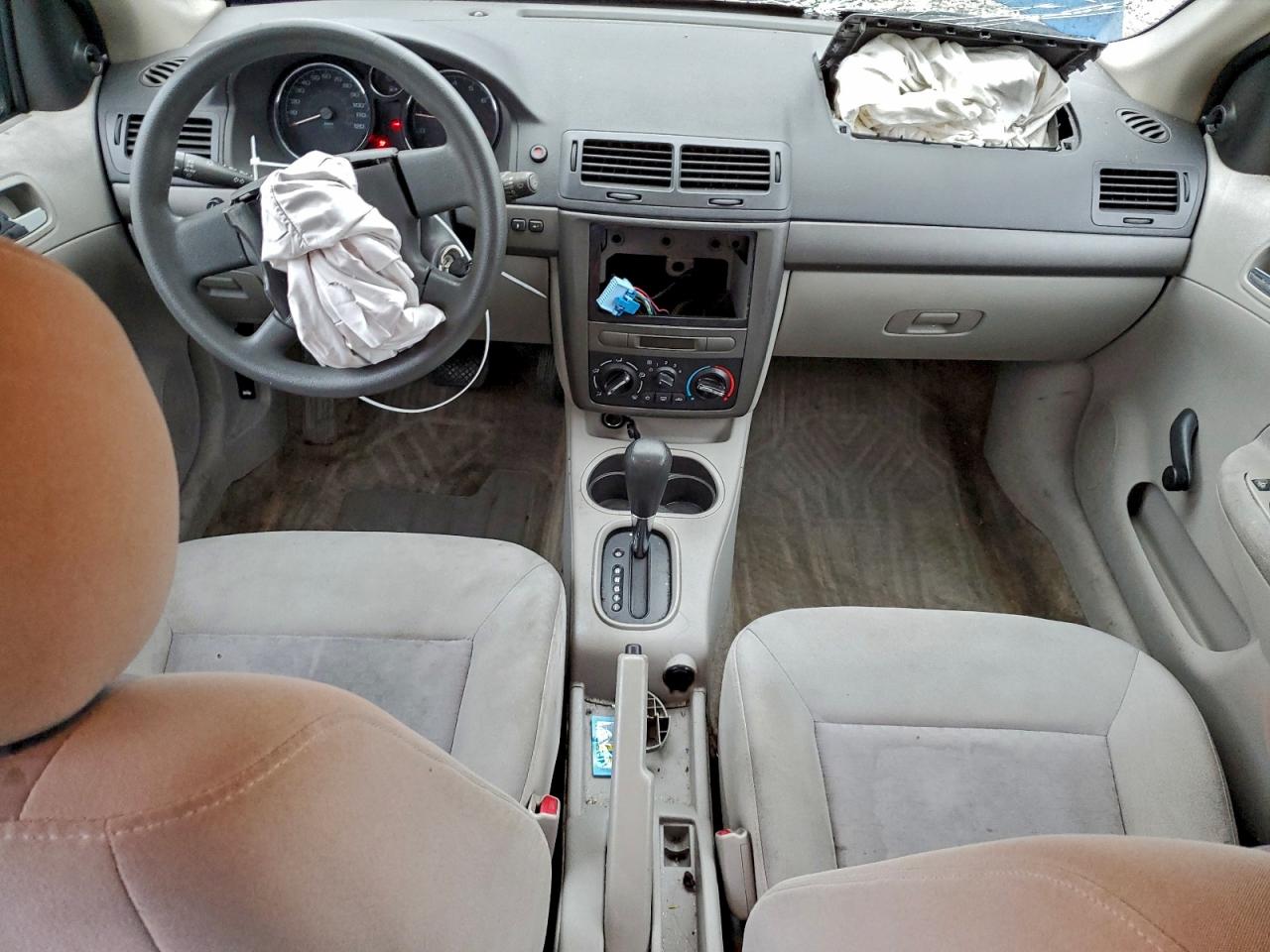 Chevrolet Cobalt Image 2