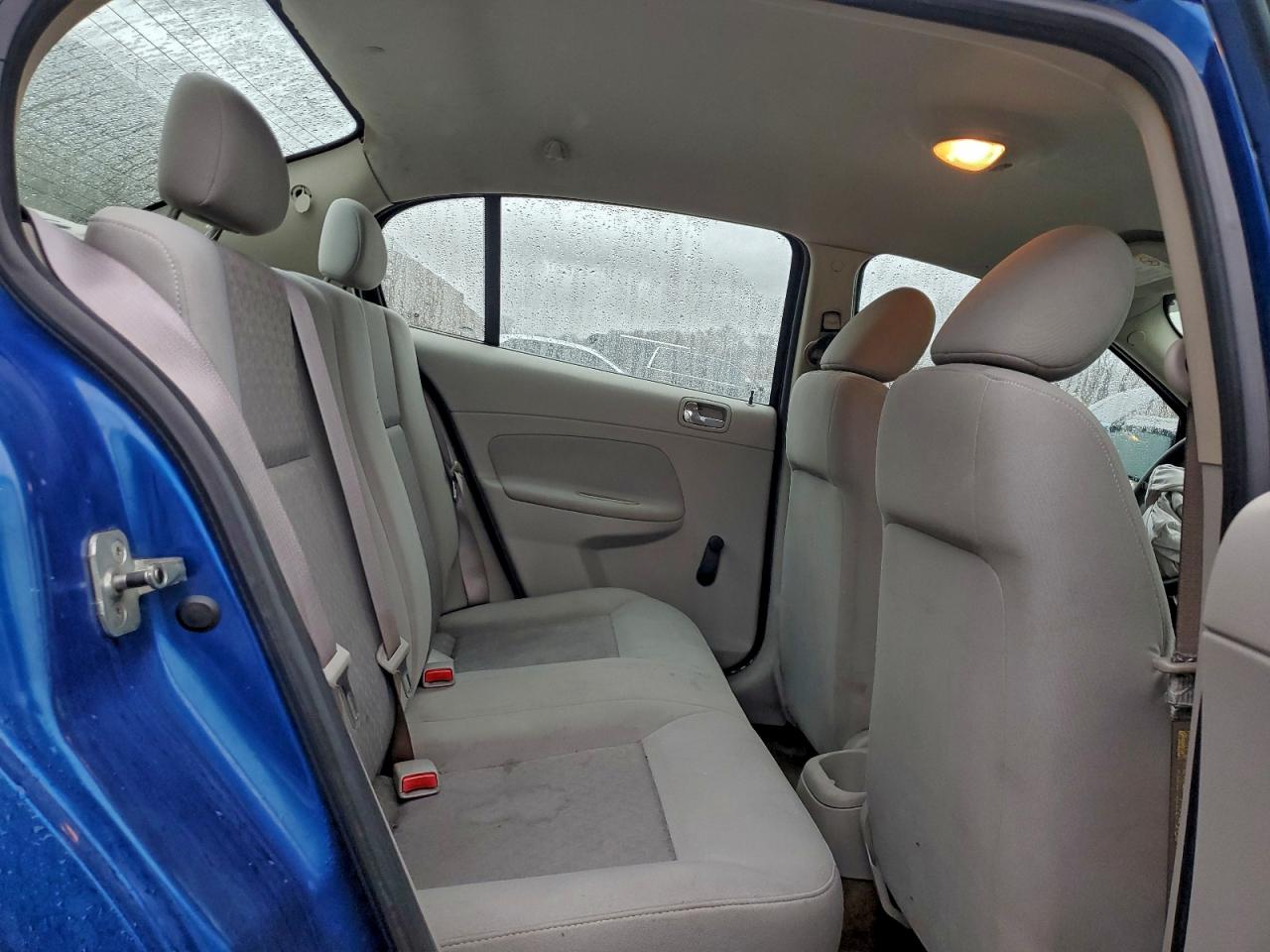 Chevrolet Cobalt Image 5