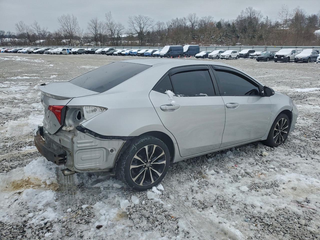 Toyota Corolla L Image 2
