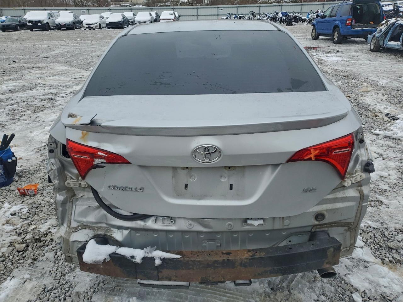 Toyota Corolla L Image 11