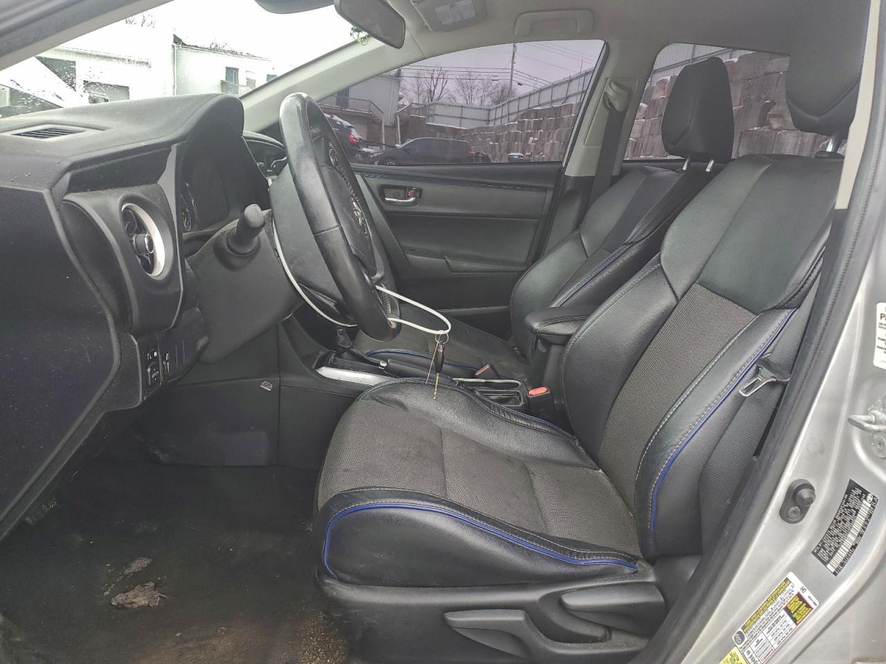 Toyota Corolla L Image 7