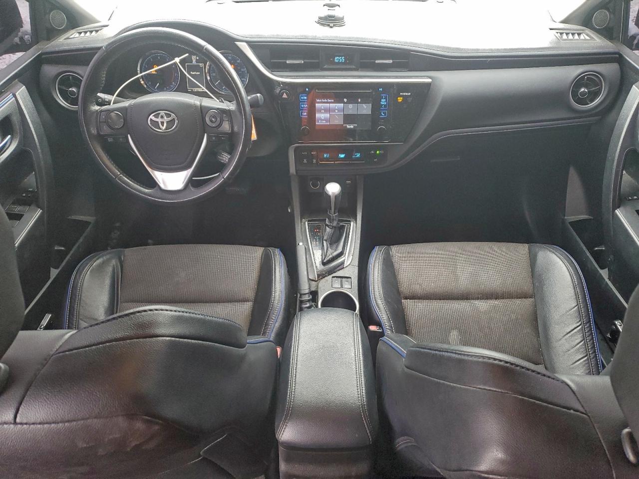 Toyota Corolla L Image 6