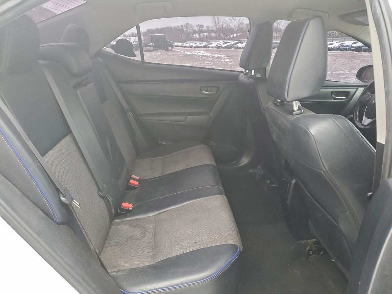 Toyota Corolla L Image 10