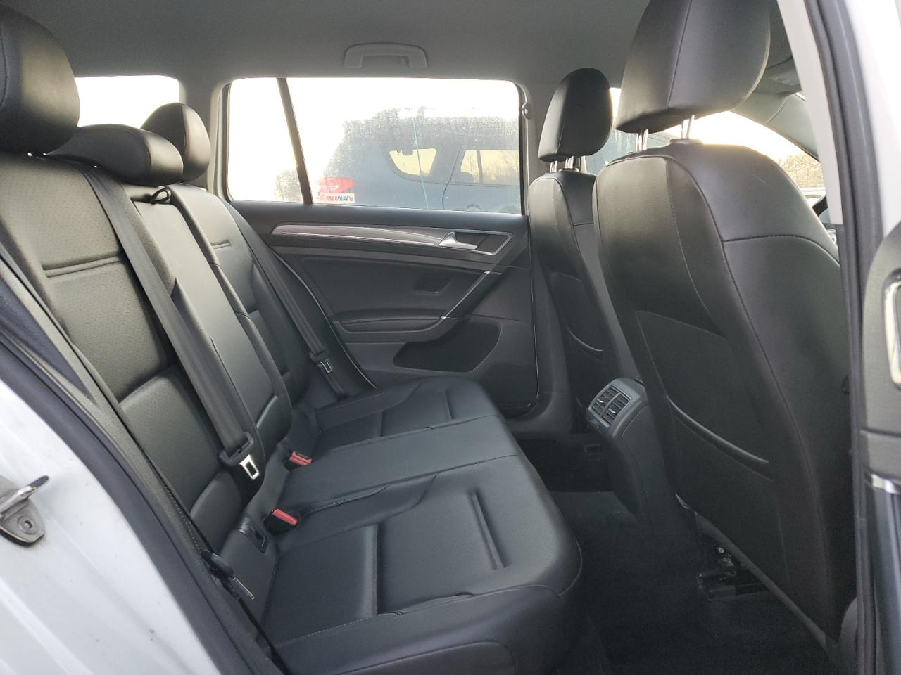 Volkswagen Golf S Image 8