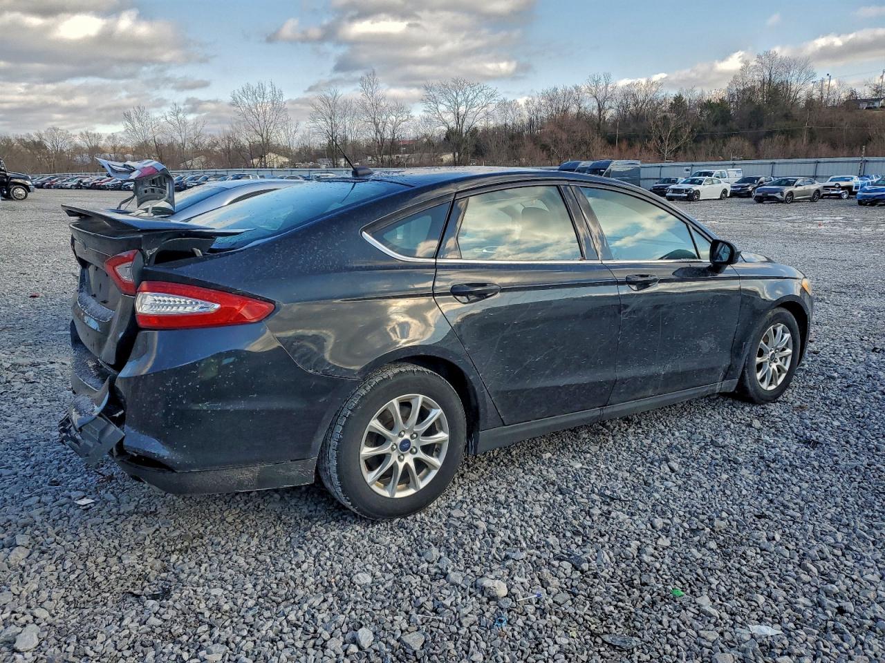 Ford Fusion S Image 2