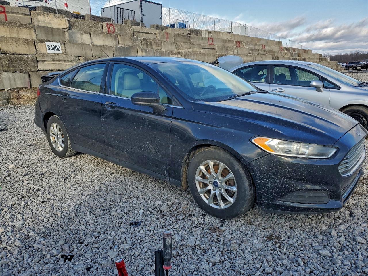 Ford Fusion S Image 4