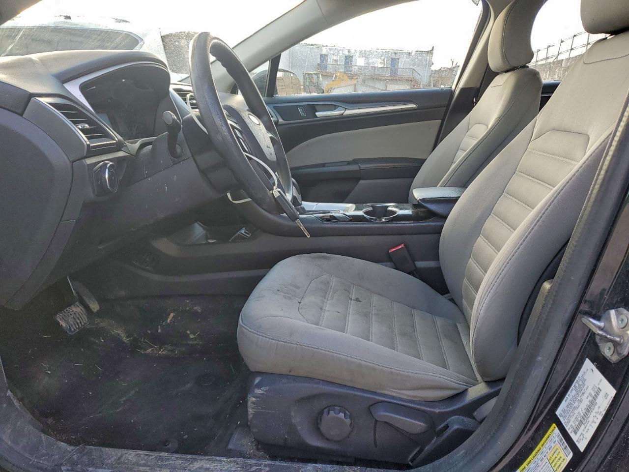 Ford Fusion S Image 6